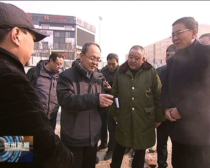 市长郑连生现场指导供热管道泄漏点抢修工作​